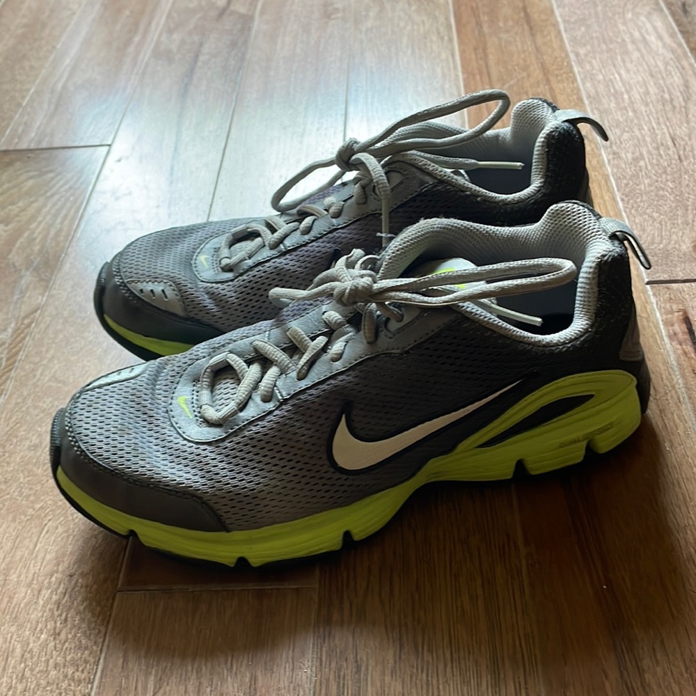 Nike Sneakers | Fits US Women’s 6